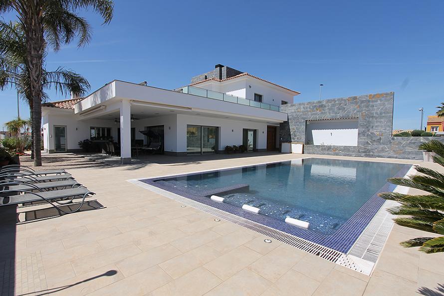 San Pedro del Pinatar, Stor lyxvilla med 6 sovrum, garage och privat pool  Villa San Pedro del Pinatar