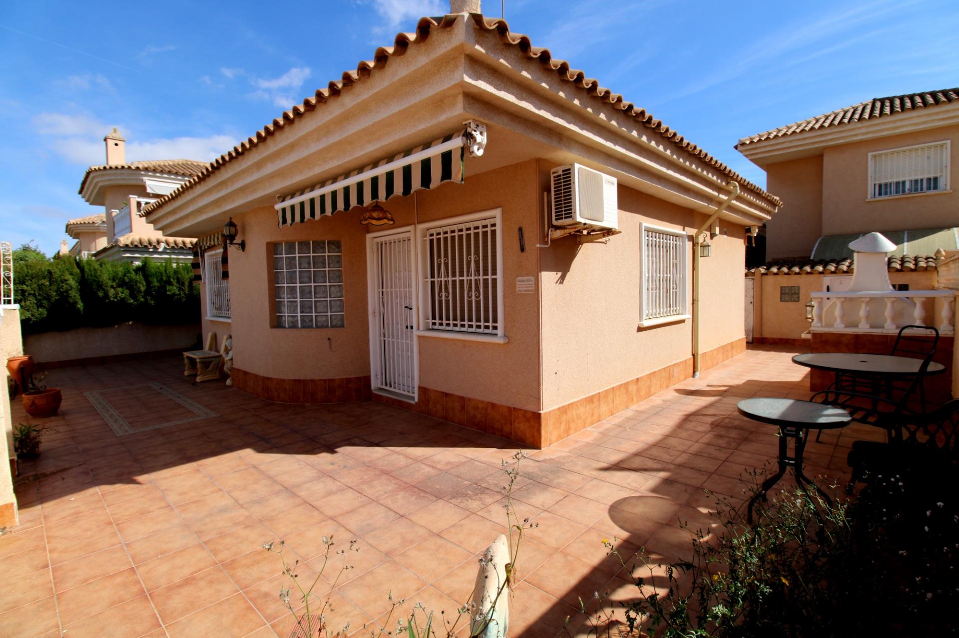 Freistehende Villa In Torrevieja Wiederverkauf  Costa Blanca Süd