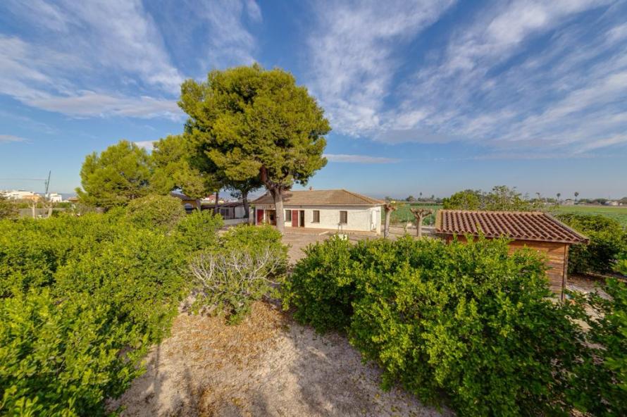 Finca avec 13 000 m2 de terrain avec une maison avec 4 chambres et 2 salles de bains Maison de campagne Fortuna