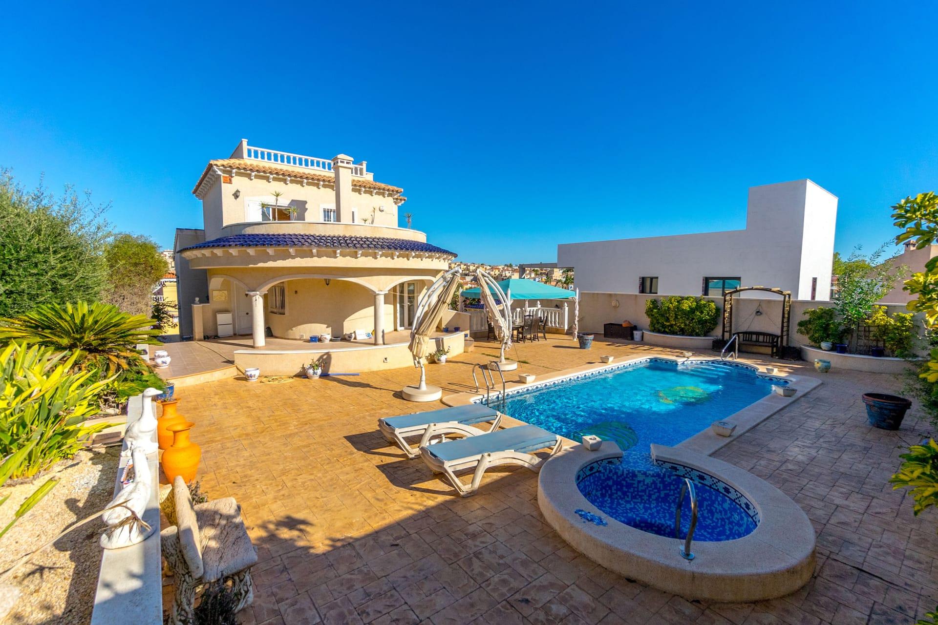 Vrijstaande Villa in Villamartin Wederverkoop Costa Blanca Zuid